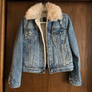 Removable fur collar jean jacket